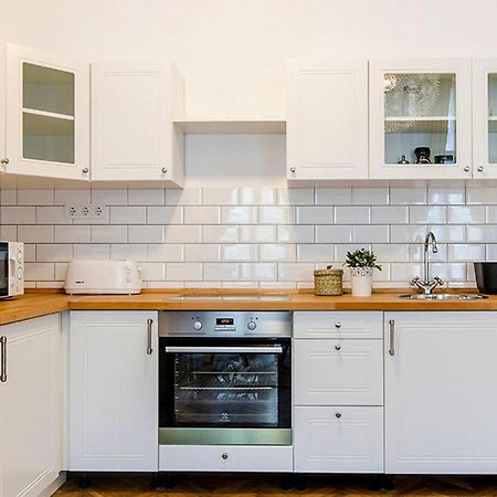 Cozy 2 Bedroom Apartment In Terez Boulevard. Budapest Eksteriør billede