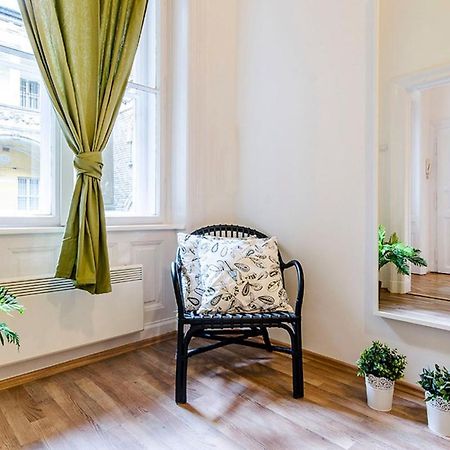 Cozy 2 Bedroom Apartment In Terez Boulevard. Budapest Eksteriør billede