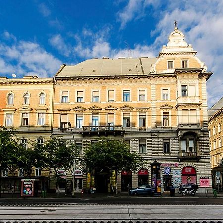Cozy 2 Bedroom Apartment In Terez Boulevard. Budapest Eksteriør billede
