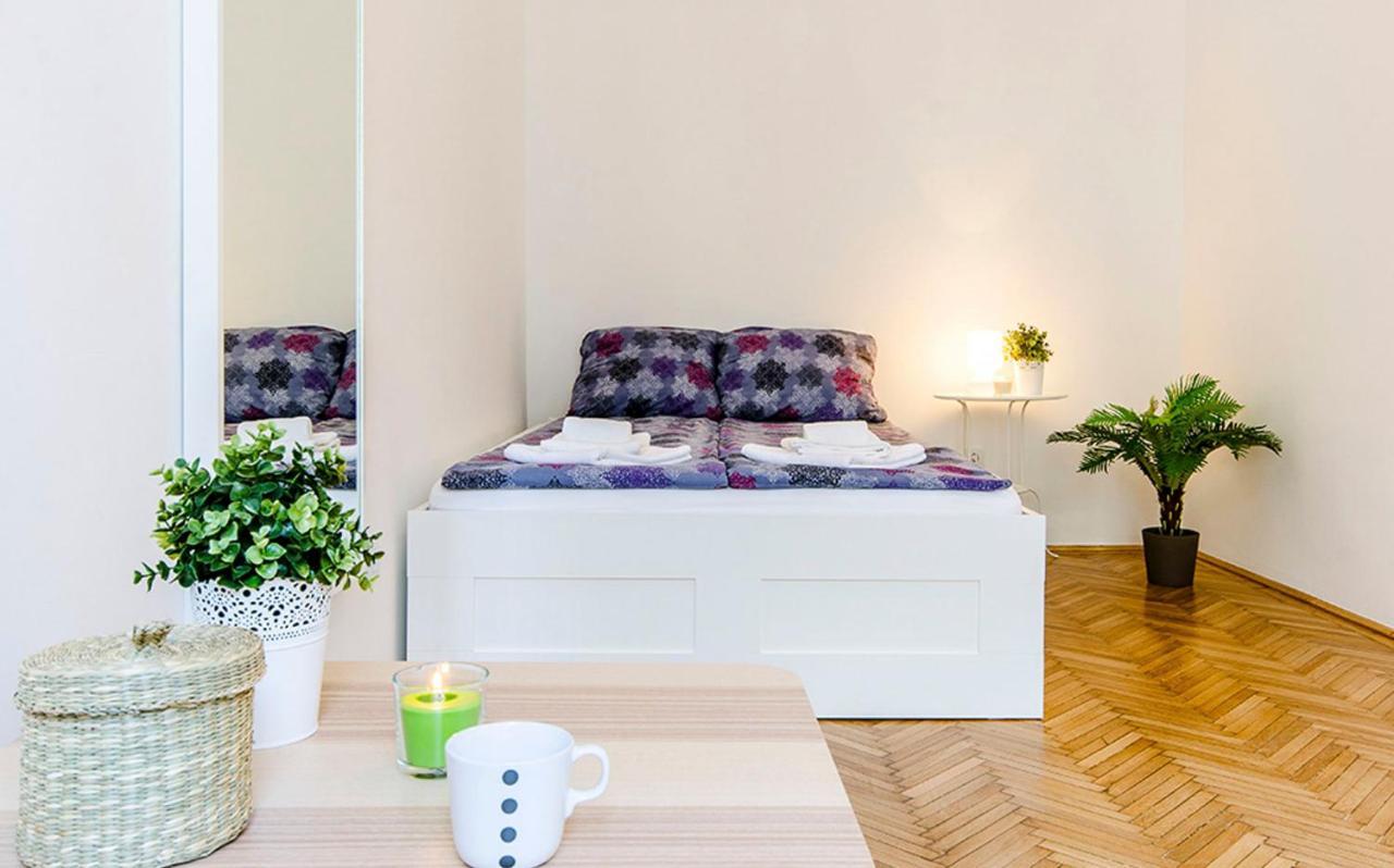 Cozy 2 Bedroom Apartment In Terez Boulevard. Budapest Eksteriør billede