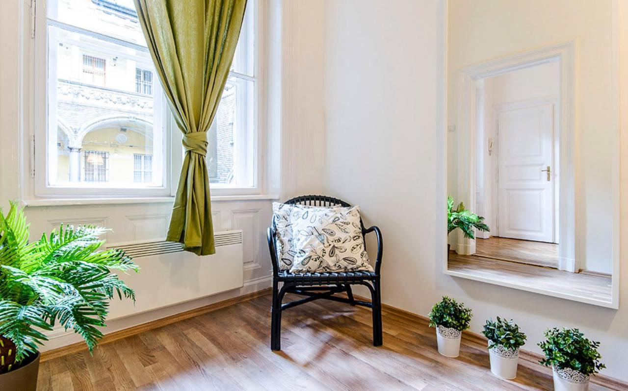 Cozy 2 Bedroom Apartment In Terez Boulevard. Budapest Eksteriør billede