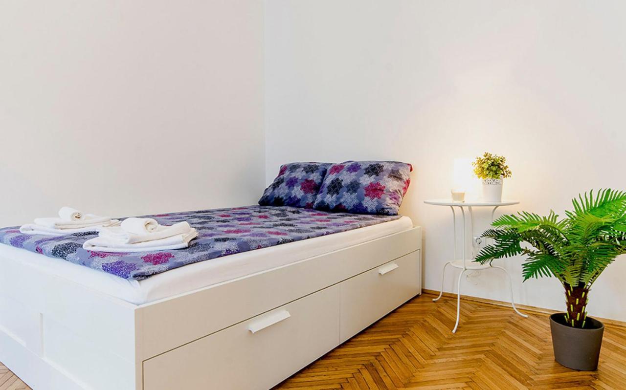 Cozy 2 Bedroom Apartment In Terez Boulevard. Budapest Eksteriør billede