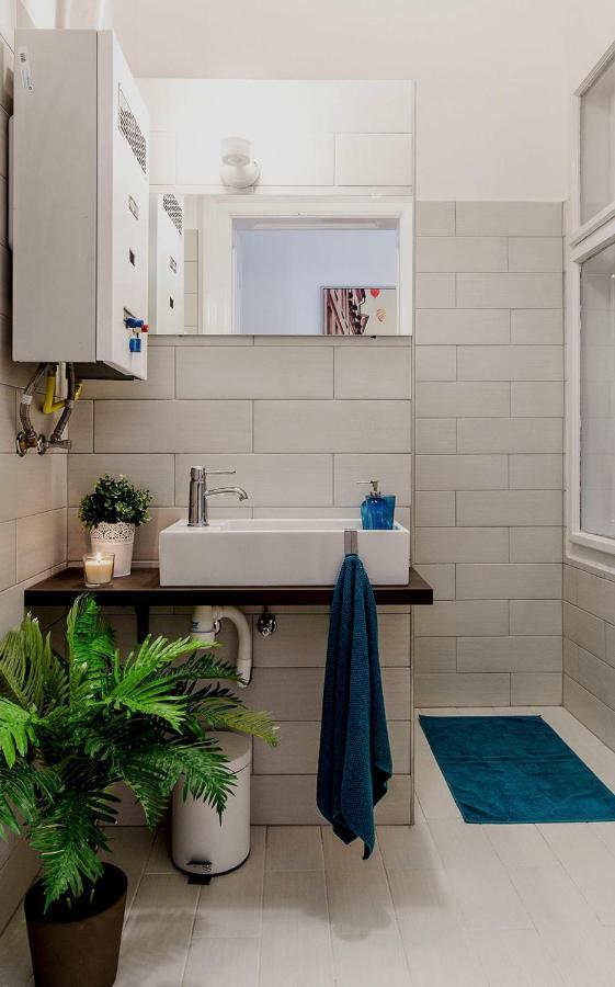 Cozy 2 Bedroom Apartment In Terez Boulevard. Budapest Eksteriør billede