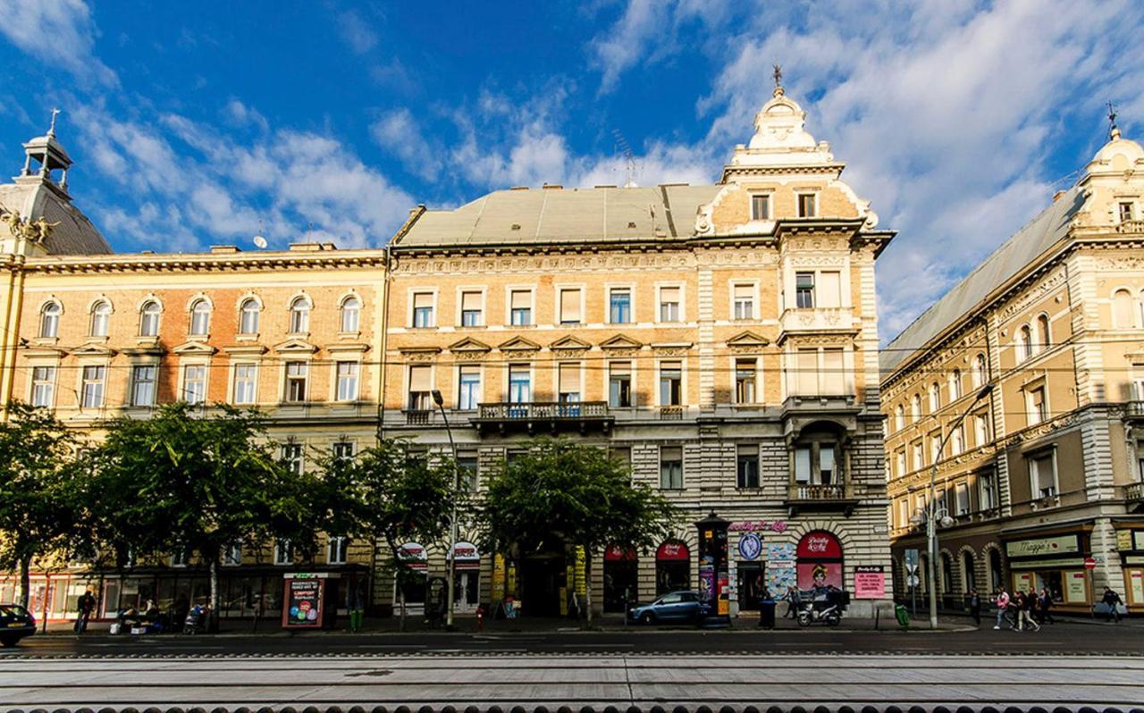Cozy 2 Bedroom Apartment In Terez Boulevard. Budapest Eksteriør billede
